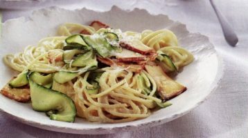 Zucchine, tofu, yogurt: la carbonara estiva di Vero Cucina