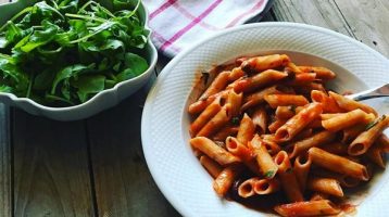 Keep calm and eat pasta: mangia la carbonara!