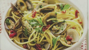 Diva Cucina, gli spaghetti alle vongole con accento carbonaro